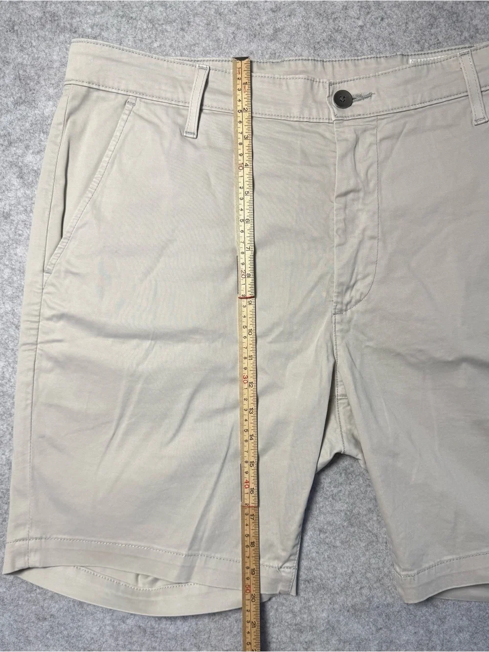AG Adriano Goldschmied Cream Flat-Front Wanderer Chino Shorts — Size 36